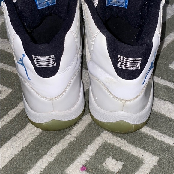 Sneaker reseller - Picture 4 of 5